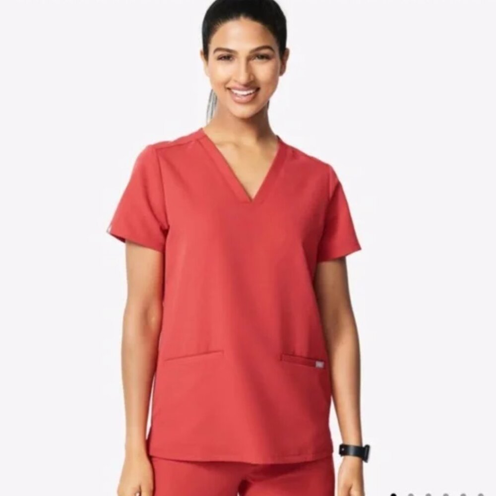 Figs Coral Casma Three Pocket Scrub Top Women's Size Large